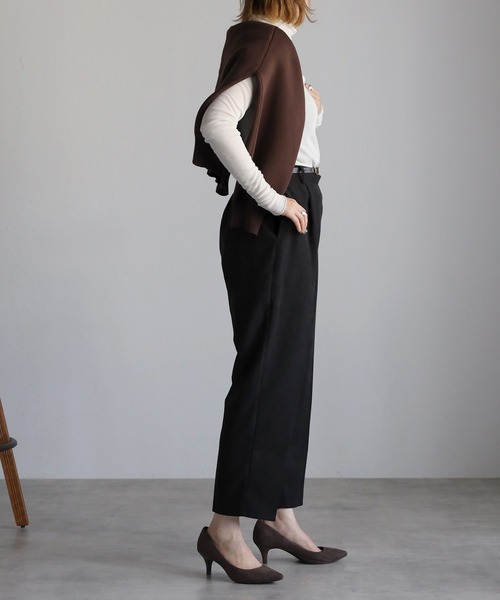 Yucca(ユッカ)の「ベルト付きテーパードパンツ(その他パンツ・レディース・ダークグリーン/ブラック・MEDIUM)」の9枚目の写真