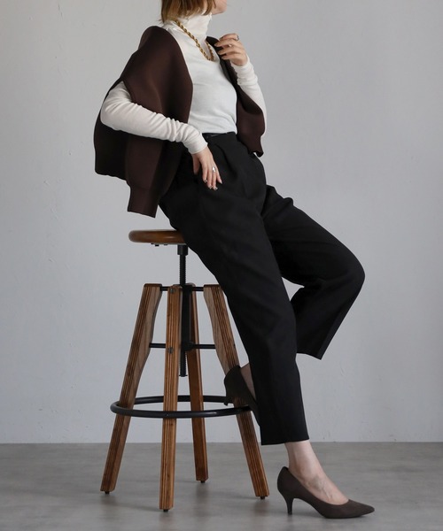 Yucca(ユッカ)の「ベルト付きテーパードパンツ(その他パンツ・レディース・ダークグリーン/ブラック・MEDIUM)」の11枚目の写真