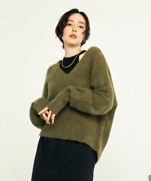 NOLLEY’S(ノーリーズ)の「◇【WEB限定】起毛モヘヤパフスリーブVネックプルオーバーニット(ニット/セーター・レディース・オリーブ/ライトブルー/ピンク・38)」の6枚目の写真