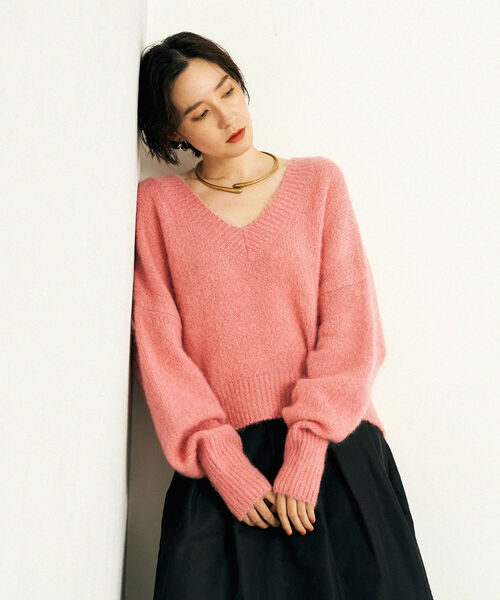 NOLLEY’S(ノーリーズ)の「◇【WEB限定】起毛モヘヤパフスリーブVネックプルオーバーニット(ニット/セーター・レディース・オリーブ/ライトブルー/ピンク・38)」の7枚目の写真