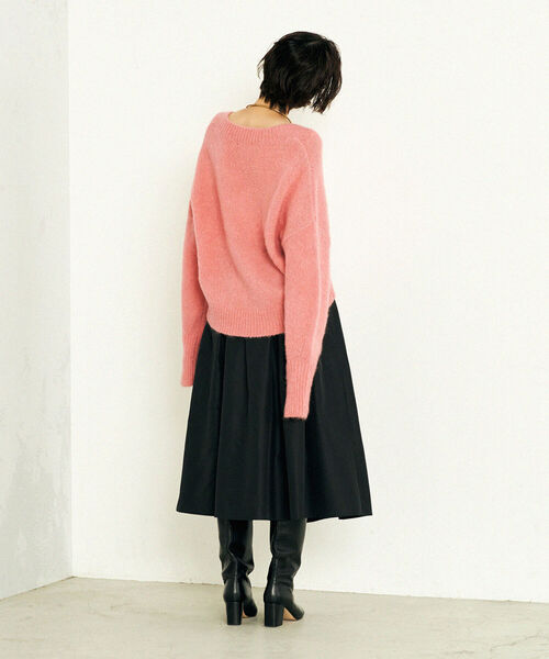 NOLLEY’S(ノーリーズ)の「◇【WEB限定】起毛モヘヤパフスリーブVネックプルオーバーニット(ニット/セーター・レディース・オリーブ/ライトブルー/ピンク・38)」の8枚目の写真