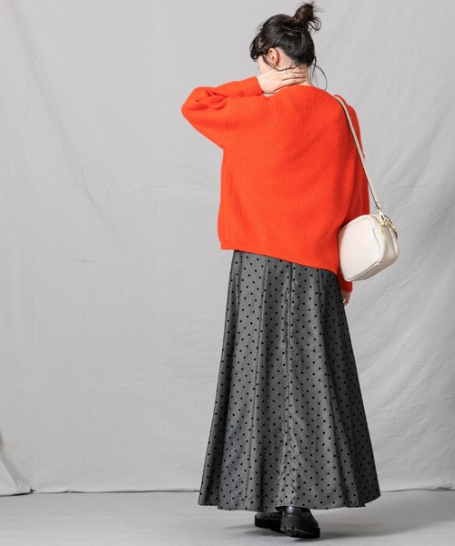 Gready Brilliant(グレディブリリアン)の「アンゴラ混片畦ボトルネックニット(ニット/セーター・レディース・オレンジ/ブラック系・FREE)」の13枚目の写真