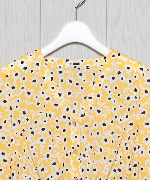 H　BEAUTY&YOUTH UNITED ARROWS（エイチビューティーアンドユースユナイテッドアローズ）の「＜H＞FLOWER PRINT SHRRING BLOUSE/ブラウス（シャツ/ブラウス・レディース・イエロー/ブラック・FREE）」の9枚目の写真