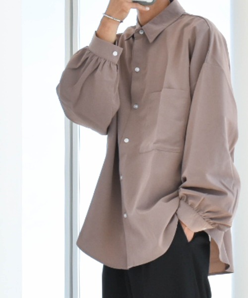 Ritzy(リッツィー)の「ビッグシルエット 袖ギャザーシャツ レディース メンズ(シャツ/ブラウス・メンズ・ホワイト/グレイッシュベージュ/グレイッシュブルー/モカ/グリーン/ブラック・MEDIUM/LARGE/X-LARGE)」の3枚目の写真