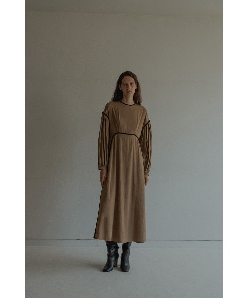 MANOF（マノフ）の「PIPING NARROW ONE PIECE（ワンピース