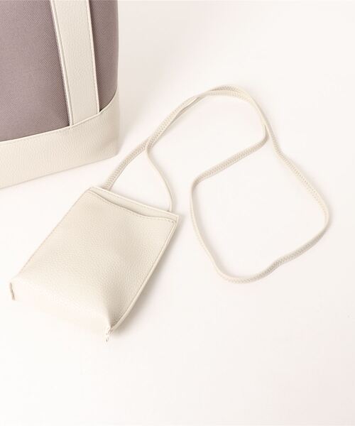 cache cache(カシュ カシュ)の「カシュカシュ cachecache / スマホショルダー付きワンハンドルパーテーショントートバッグ(トートバッグ・レディース・グレー系その他/ブラック×ブラック/ベージュ系その他/ブラック/レッド/イエロー/カーキ/シルバー・FREE)」の9枚目の写真