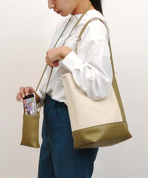 cache cache(カシュ カシュ)の「カシュカシュ cachecache / スマホショルダー付きワンハンドルパーテーショントートバッグ(トートバッグ・レディース・グレー系その他/ブラック×ブラック/ベージュ系その他/ブラック/レッド/イエロー/カーキ/シルバー・FREE)」の6枚目の写真