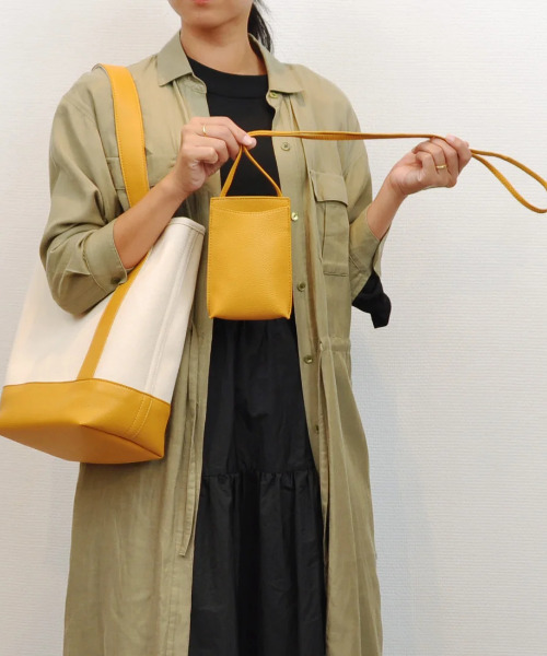 cache cache(カシュ カシュ)の「カシュカシュ cachecache / スマホショルダー付きワンハンドルパーテーショントートバッグ(トートバッグ・レディース・グレー系その他/ブラック×ブラック/ベージュ系その他/ブラック/レッド/イエロー/カーキ/シルバー・FREE)」の7枚目の写真