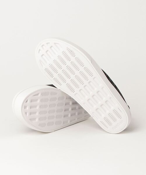 Reebok（リーボック）の「オンルクス スリップオン / OnLux Slip On（スリッポン・レディース・ブラック・23.0cm/23.5cm/24.5cm/24.0cm/25.0cm/25.5cm/26.0cm/22.5㎝）」の3枚目の写真