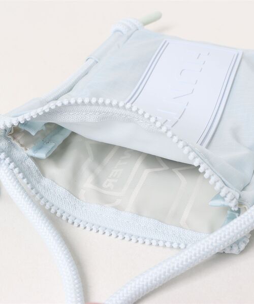 HUNTER（ハンター）の「HUNTER/ハンター ショルダーバッグ トラベル リップストップ リサイクル ナイロン フォンポーチ 耐水 UBP1514NRS（ショルダーバッグ・メンズ・ホワイト×レッド/ブラック/クリアイエロー/ホワイト/イエロー/ラベンダー/ブルー/ホワイト系その他/ライム/ピンク/オレンジ/ブラック×ピンク/カーキ/スカイブルー/シルバー/ブラック×ブラック・FREE）」の18枚目の写真