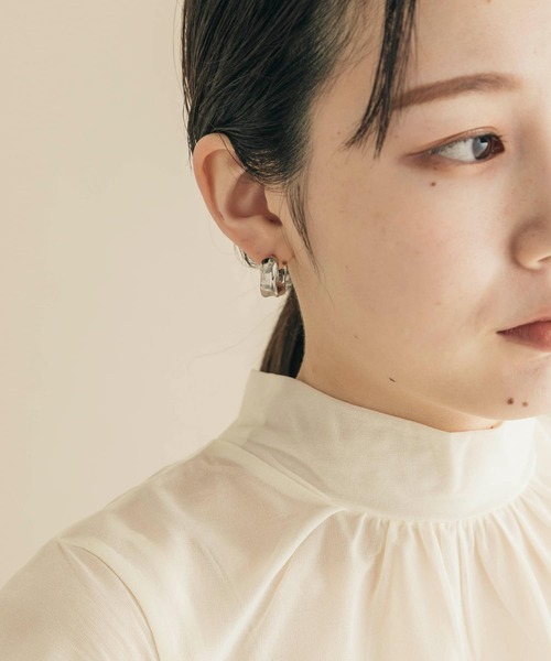 SMELLY(スメリー)の「ニュアンスカーブピアス(ピアス(両耳用)・レディース・ゴールド/シルバー・-)」の4枚目の写真