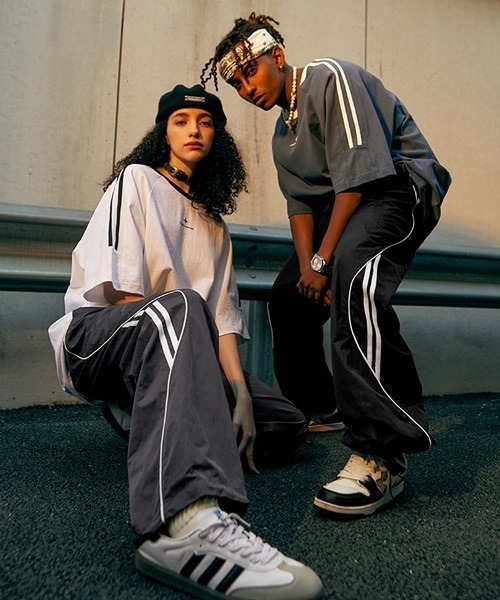 Ressaca(レサーカ)の「サイドライン ワイドシルエットイージートラックパンツ(その他パンツ・メンズ・ブラック/チャコールグレー・XL/L/M)」の5枚目の写真