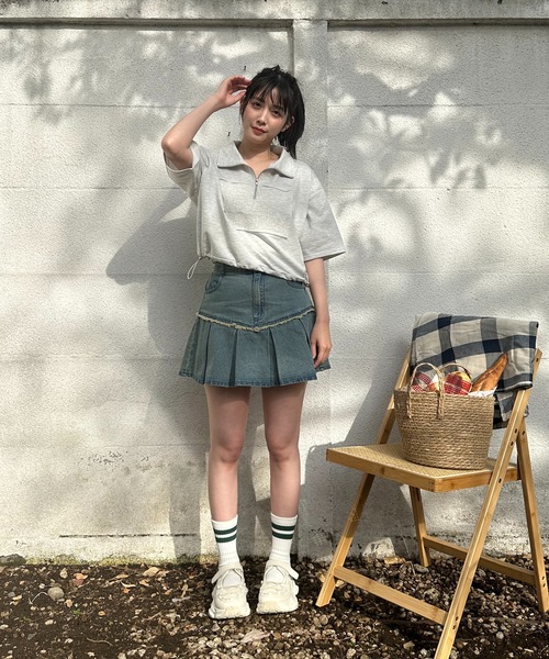 AS KNOW AS plus(アズノゥアズプラス)の「〇ハーフジップ 刺繍ロゴ半袖プルオーバー(Tシャツ/カットソー・レディース・オートミール/ブルー/オフホワイト/ブラック/スミクロ/サックスブルー/モカ/ブラック系/ベージュ系/ホワイト系/ブラック系1/アイボリー系1/ホワイト系1・FREE)」の20枚目の写真