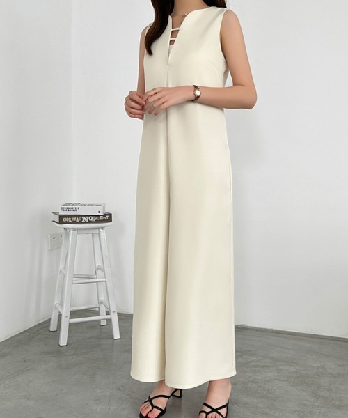 ECLIN(エクラン)の「スキッパネックワイドパンツサロペット(サロペット/オーバーオール・レディース・ブラック/ベージュ/ブルー・S/M)」の16枚目の写真