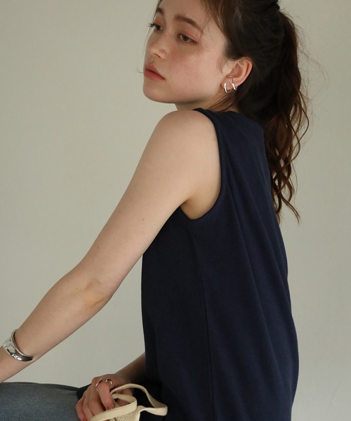 aity(アイティ)の「ボートネックワッフルタンクトップ 夏服(タンクトップ・レディース・ブラック/ホワイト/ネイビー/パープル/オレンジ/カーキ/グレー・M)」の6枚目の写真