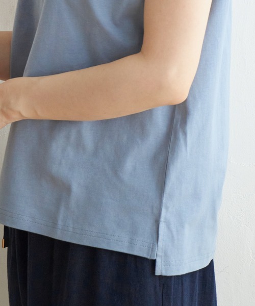 ikka(イッカ)の「コットンUSAフレンチTシャツ(Tシャツ/カットソー・レディース・その他1/ブラック/オフホワイト/ブルー・L/M/S)」の17枚目の写真