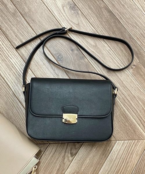 dazzlin（ダズリン）の「dazzlin/ダズリン　スムース メタルショルダーバッグ（ショルダーバッグ・レディース・ホワイト系その他/ベージュ系その他/ブルー系その他/ブラック/アイボリー・FREE）」の4枚目の写真