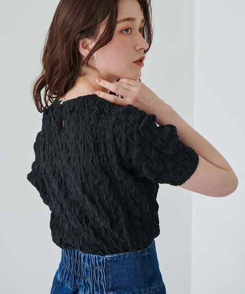 fifth（フィフス）の「ぽこぽこシャーリングデザイントップス（シャツ/ブラウス・レディース・ブラック/ホワイト・M）」の3枚目の写真