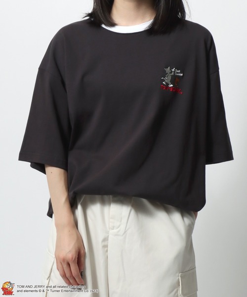 Tom&Jerry(トムアンドジェリー)の「Tom and Jerry/トムとジェリー オーバーサイズ ワンポイント刺繍 リンガー リブライン バックプリント 半袖Tシャツ レディース メンズ(Tシャツ/カットソー・レディース・ホワイト系その他5/ブラック系その他2/ホワイト系その他4/ブラック系その他/ホワイト系その他2/ブラック系その他3/ベージュ/イエロー/ホワイト系その他/ホワイト系その他3/ホワイト・M/L)」の18枚目の写真