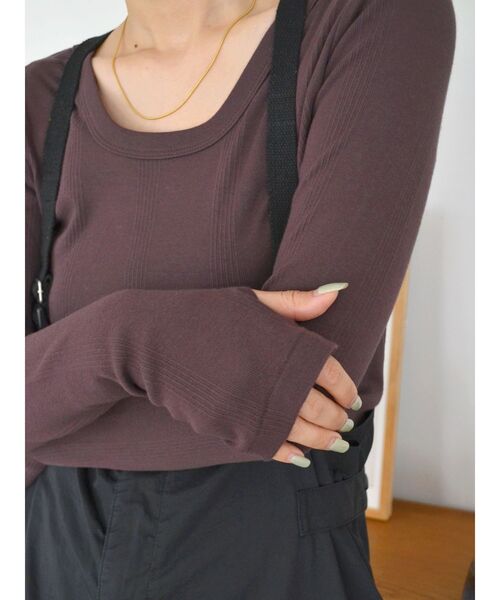 Ungrid(アングリッド)の「Miller別注 テレコフィットロングスリーブTee(Tシャツ/カットソー・レディース・ブラウン/ブルー/グリーン・FREE)」の18枚目の写真