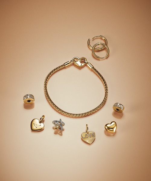 Pandora ゴールド フープピアス Pandora Moments スモール チャーム ゴールド フープピアス（ピアス