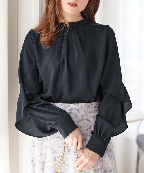 alotta（アロッタ）の「フリル袖プチハイネックブラウス（シャツ/ブラウス・レディース・ネイビー/ピンク/サックスブルー/ライトグレー・M/LL/L/3L）」の3枚目の写真