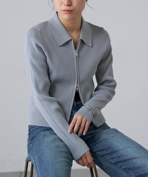 COLONY 2139（コロニートゥーワンスリーナイン）の「エステルヤーン衿付きダブルジップリブトップス（ニット/セーター・レディース・グレイッシュベージュ/グレー/レッド/ブラック/ライム/オフホワイト/ライトグレー・FREE）」の4枚目の写真