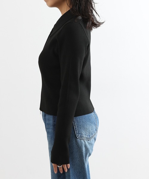 COLONY 2139（コロニートゥーワンスリーナイン）の「エステルヤーン衿付きダブルジップリブトップス（ニット/セーター・レディース・グレイッシュベージュ/グレー/レッド/ブラック/ライム/オフホワイト/ライトグレー・FREE）」の21枚目の写真