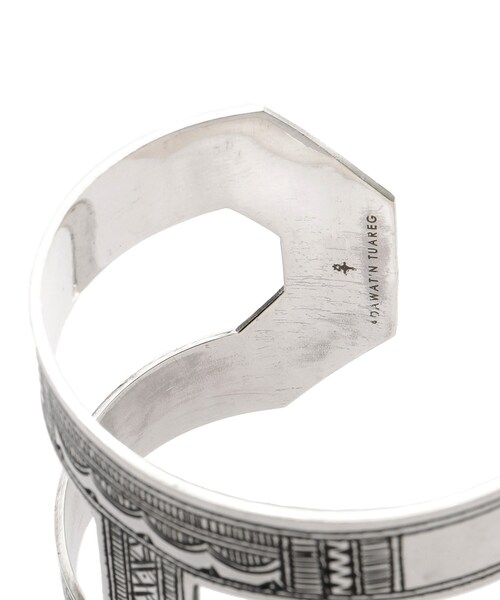 DRESSTERIOR（ドレステリア）の「◆ADAWAT’N TUAREG（アダワット トゥアレグ） ボタム トゥサハト 8角形バングル ブレス（ブレスレット・メンズ・ブラック系8・00）」の5枚目の写真