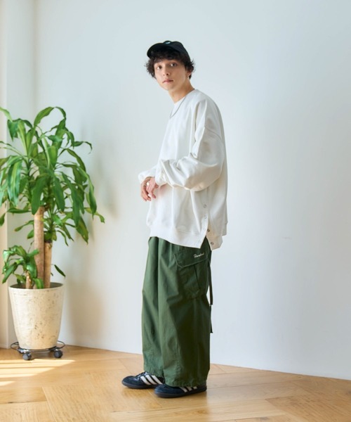 RAGEBLUE（レイジブルー）の「【WEB限定】オーバーサイズ/ヘビーウェイト/サイドスリットスウェットクルー（スウェット・メンズ・ホワイト/ブラック/ダークグリーン/ダークグレー/レッド・FREE）」の6枚目の写真