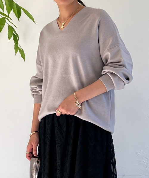 un dix cors（アンディコール）の「ドルマンVネックやわもちニット