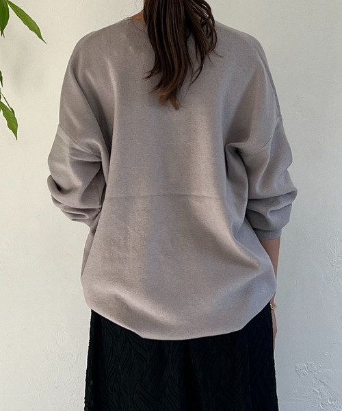 un dix cors（アンディコール）の「ドルマンVネックやわもちニット