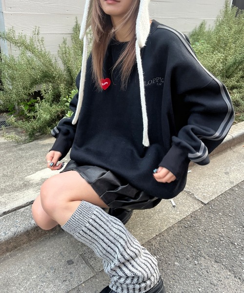 WHO'S WHO gallery（フーズフーギャラリー）の「【SLOPPY/スロッピー】ハートワッペン裏起毛ラインスウェット（スウェット・レディース・ネイビー/チャコールグレー/オートミール/ブラック/グレー・FREE）」の2枚目の写真