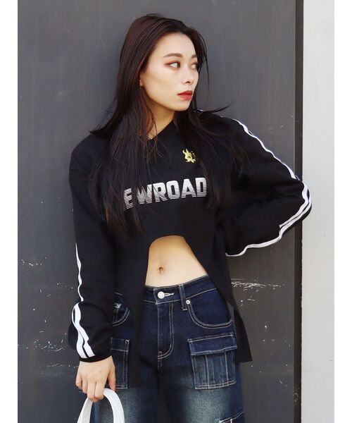 EVRIS（エヴリス）の「ユニフォームグラフィックガーターTシャツ（Tシャツ/カットソー・レディース・ホワイト/ブラック/ブルー/イエロー・FREE）」の3枚目の写真