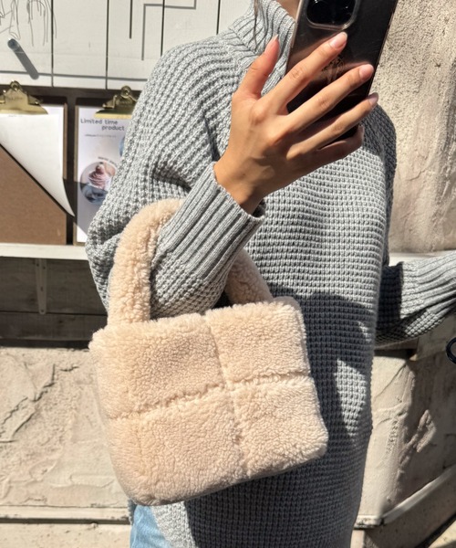 VICKY(ビッキー)の「【KOREAN ITEM】ボアミニトートバッグ(トートバッグ・レディース・ベージュ/オフホワイト・FREE)」の14枚目の写真