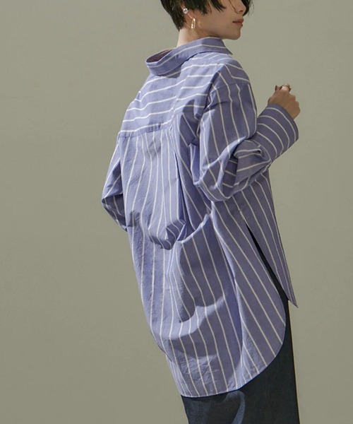 SALON adam et rope'（サロン アダム エ ロペ）の「【雑誌掲載】コットンオーバーシャツ　無地/ストライプ（シャツ/ブラウス・レディース・ブラック/サックスブルー/ホワイト/ブルー系その他4・FREE）」の4枚目の写真