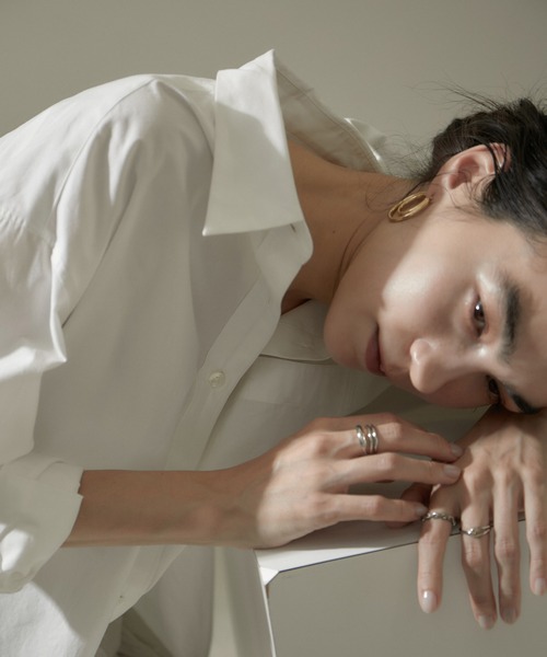 SALON adam et rope'（サロン アダム エ ロペ）の「【雑誌掲載】コットンオーバーシャツ　無地/ストライプ（シャツ/ブラウス・レディース・ブラック/サックスブルー/ホワイト/ブルー系その他4・FREE）」の13枚目の写真