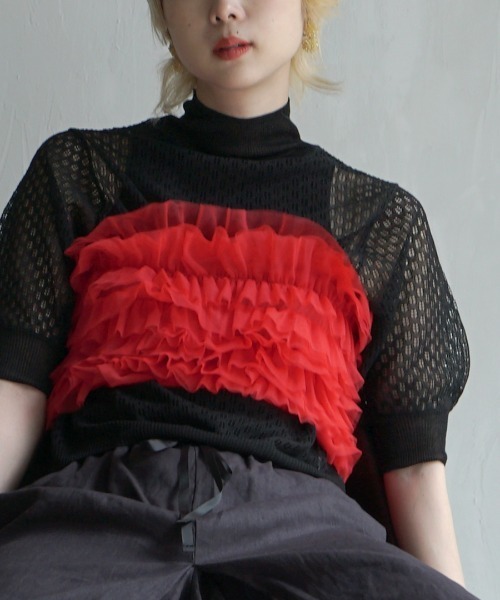 e-zakkamania stores（イーザッカマニアストアーズ）の「【贅沢チュールで華やかに仕上げる。】 ボリュームフラッフィー ビスチェ（ベスト・レディース・ベージュ/ブラック/グレー/レッド・M）」の4枚目の写真