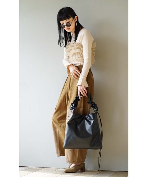 e-zakkamania stores（イーザッカマニアストアーズ）の「【贅沢チュールで華やかに仕上げる。】 ボリュームフラッフィー ビスチェ（ベスト・レディース・ベージュ/ブラック/グレー/レッド・M）」の5枚目の写真