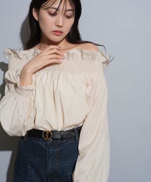 Mystrada（マイストラーダ）の「オフショルシャーリングブラウス