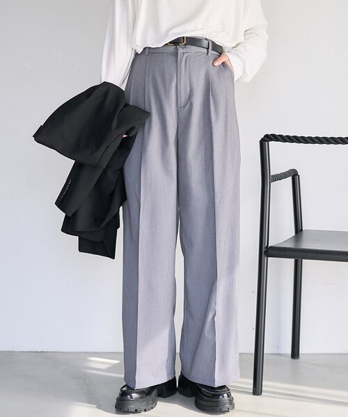 PUBLUX(パブリュクス)の「PUBLUX/パブリュクス タックワイドスラックスパンツ 限定展開(スラックス・レディース・ブラック/ベージュ/グレー・S/M)」の1枚目の写真