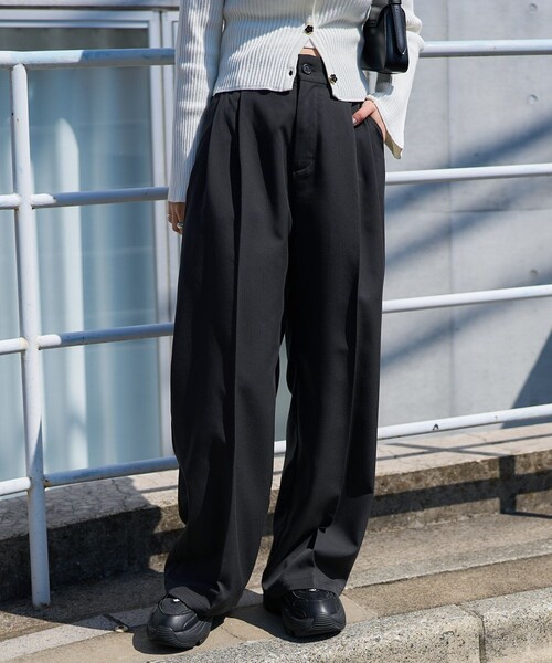 PUBLUX(パブリュクス)の「PUBLUX/パブリュクス タックワイドスラックスパンツ 限定展開(スラックス・レディース・ブラック/ベージュ/グレー・S/M)」の2枚目の写真