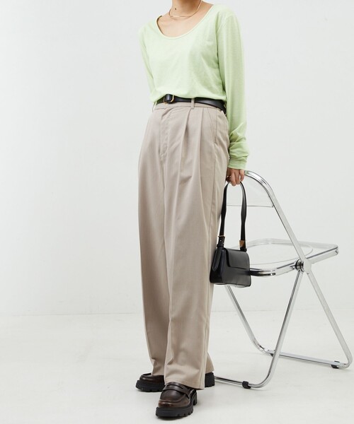 PUBLUX(パブリュクス)の「PUBLUX/パブリュクス タックワイドスラックスパンツ 限定展開(スラックス・レディース・ブラック/ベージュ/グレー・S/M)」の4枚目の写真