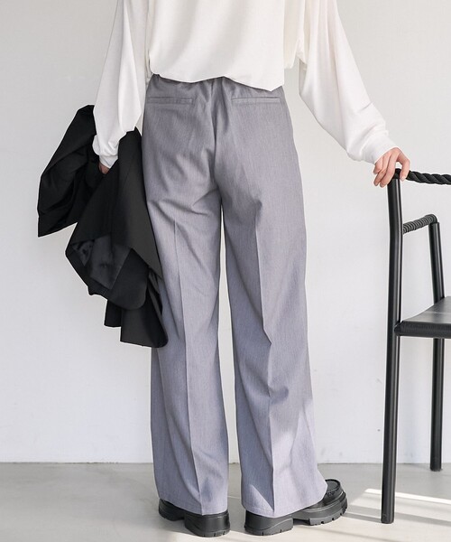 PUBLUX(パブリュクス)の「PUBLUX/パブリュクス タックワイドスラックスパンツ 限定展開(スラックス・レディース・ブラック/ベージュ/グレー・S/M)」の21枚目の写真