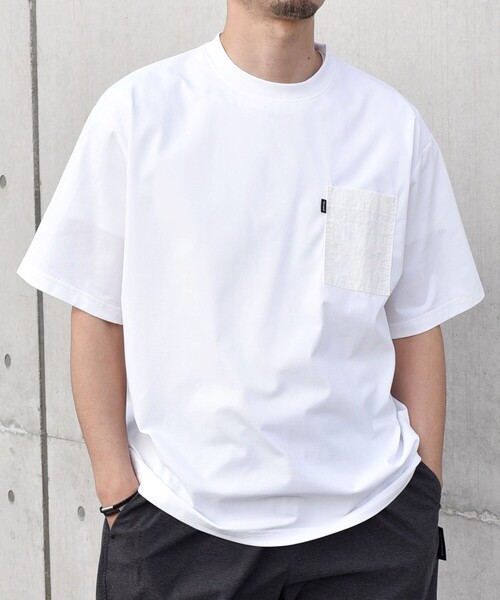 SHIPS any（シップス エニィ）の「【WEB限定】SHIPS any:〈撥水加工〉Teflon EcoElite(TM) ナイロンポケット Tシャツ◇（Tシャツ/カットソー・メンズ・ブラック/グレー/ホワイト/ライトグリーン/ホワイト系/ダークグレー/ケリーグリーン/チャコールグレー/グリーン・SMALL/MEDIUM/LARGE/X-LARGE）」の2枚目の写真