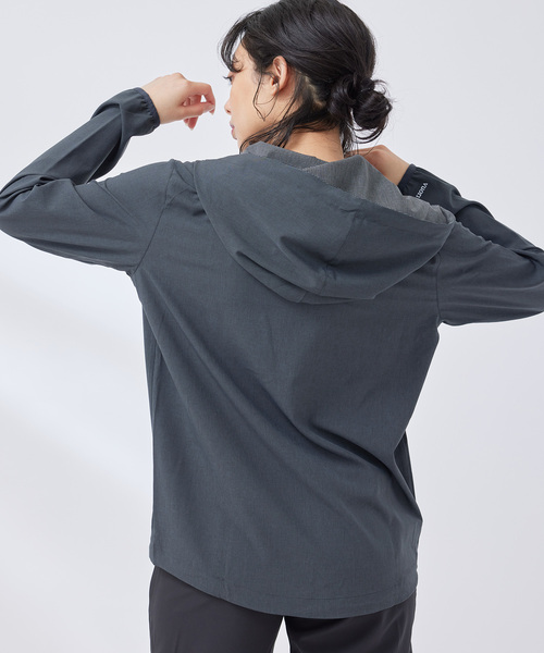 Vuori（ヴオリ）の「【VUORI 】Womwns Outdoor Trainer Shell フード付きジャケット（マウンテンパーカー・レディース・ブラック系その他/ライトグレー/ホワイト系その他・S）」の7枚目の写真