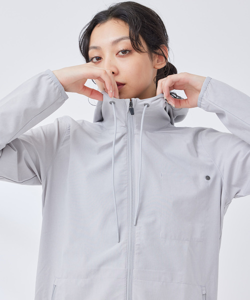 Vuori（ヴオリ）の「【VUORI 】Womwns Outdoor Trainer Shell フード付きジャケット（マウンテンパーカー・レディース・ブラック系その他/ライトグレー/ホワイト系その他・S）」の11枚目の写真