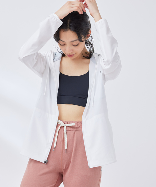 Vuori（ヴオリ）の「【VUORI 】Womwns Outdoor Trainer Shell フード付きジャケット（マウンテンパーカー・レディース・ブラック系その他/ライトグレー/ホワイト系その他・S）」の13枚目の写真