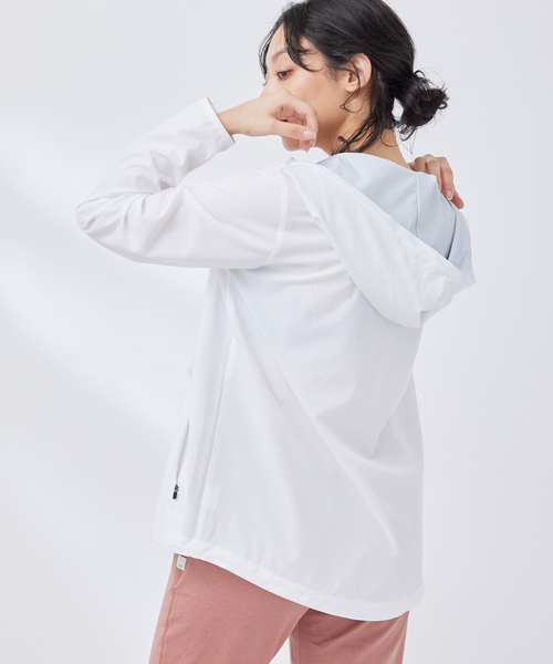 Vuori（ヴオリ）の「【VUORI 】Womwns Outdoor Trainer Shell フード付きジャケット（マウンテンパーカー・レディース・ブラック系その他/ライトグレー/ホワイト系その他・S）」の15枚目の写真