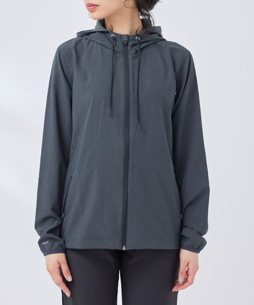 Vuori（ヴオリ）の「【VUORI 】Womwns Outdoor Trainer Shell フード付きジャケット（マウンテンパーカー・レディース・ブラック系その他/ライトグレー/ホワイト系その他・S）」の18枚目の写真